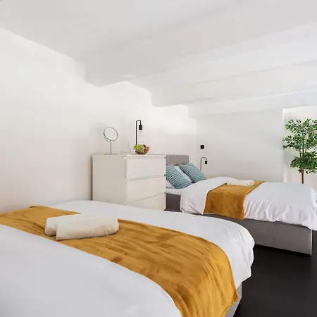 Loft Spacious Apartments In Prague Exterior photo