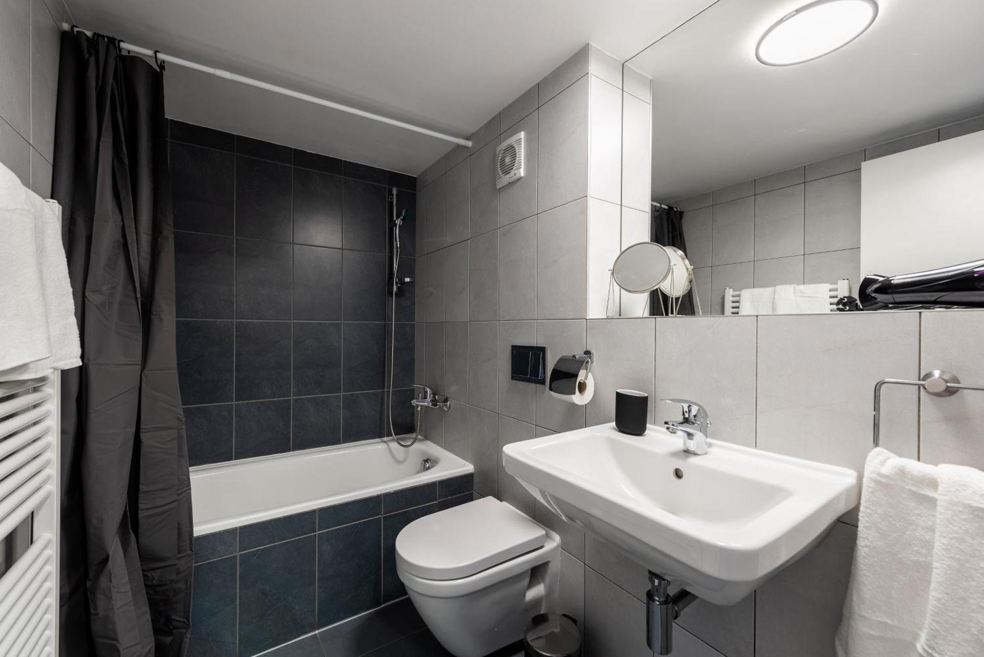 Loft Spacious In Prag